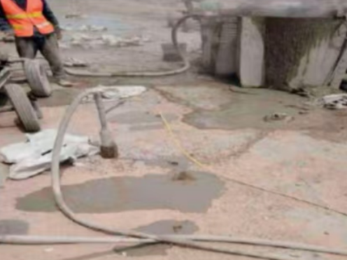 凌云水泥混凝土路面板底注浆技术 路面脱空注浆整治方案