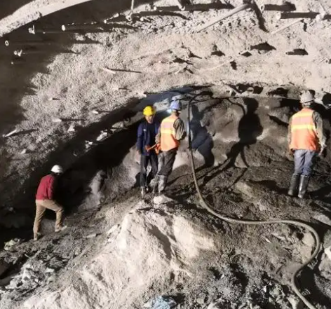 凌云隧道拱顶带模注浆料，微膨胀注浆料的特点及施工工艺